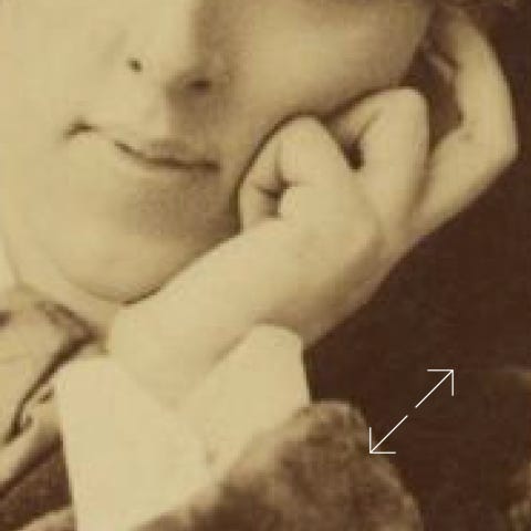 Oscar Wilde detail of fingers in number 9B